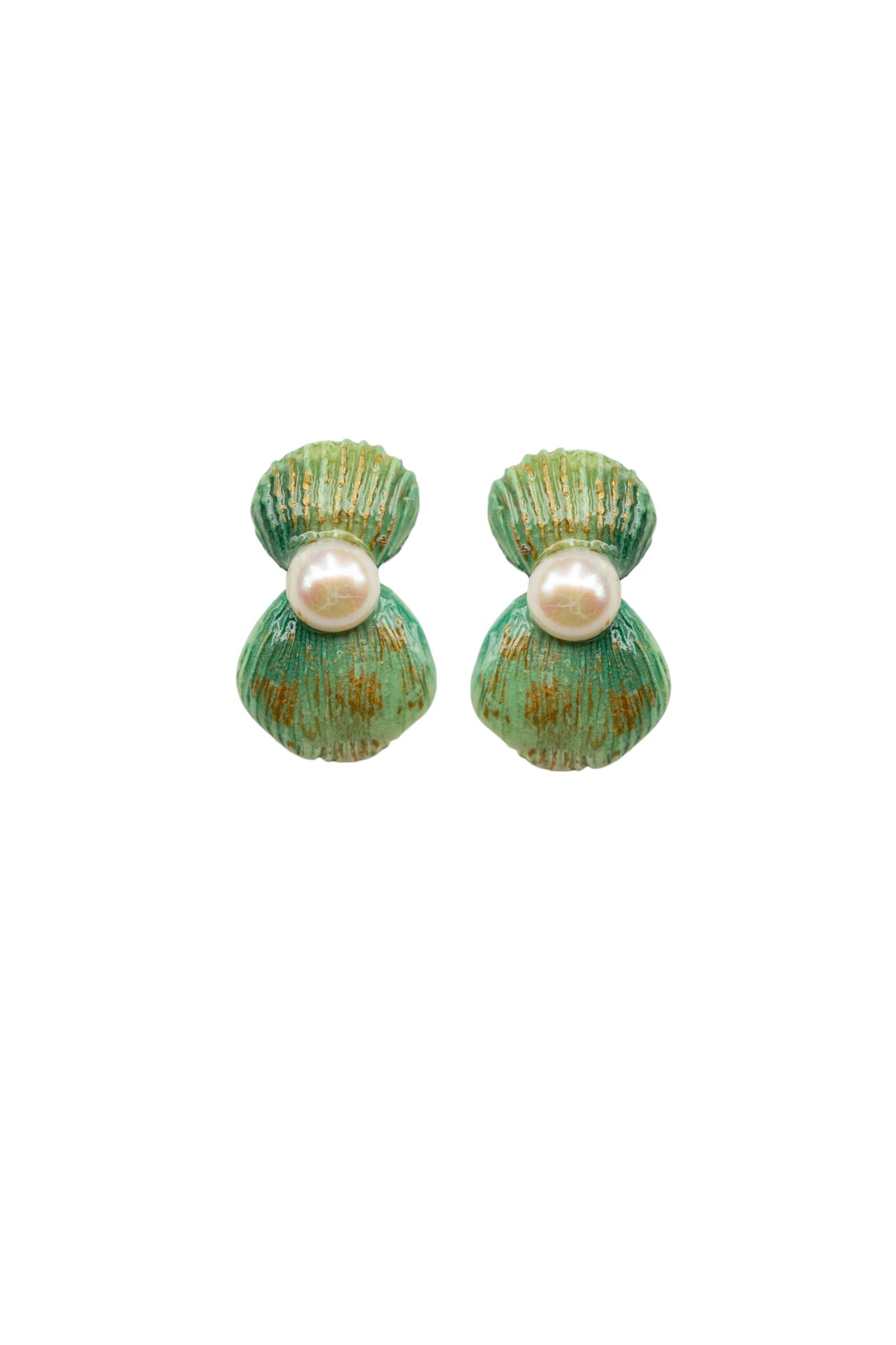 HIDDEN GEM - Pearl Detailed Seashell Earrings - S/S '26