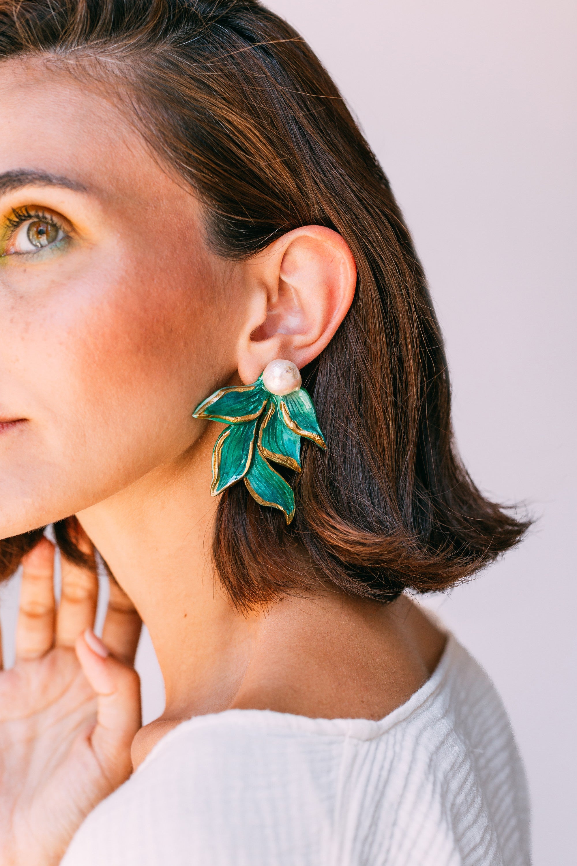 THALIA - Leaf and Pearl Detailed Earring