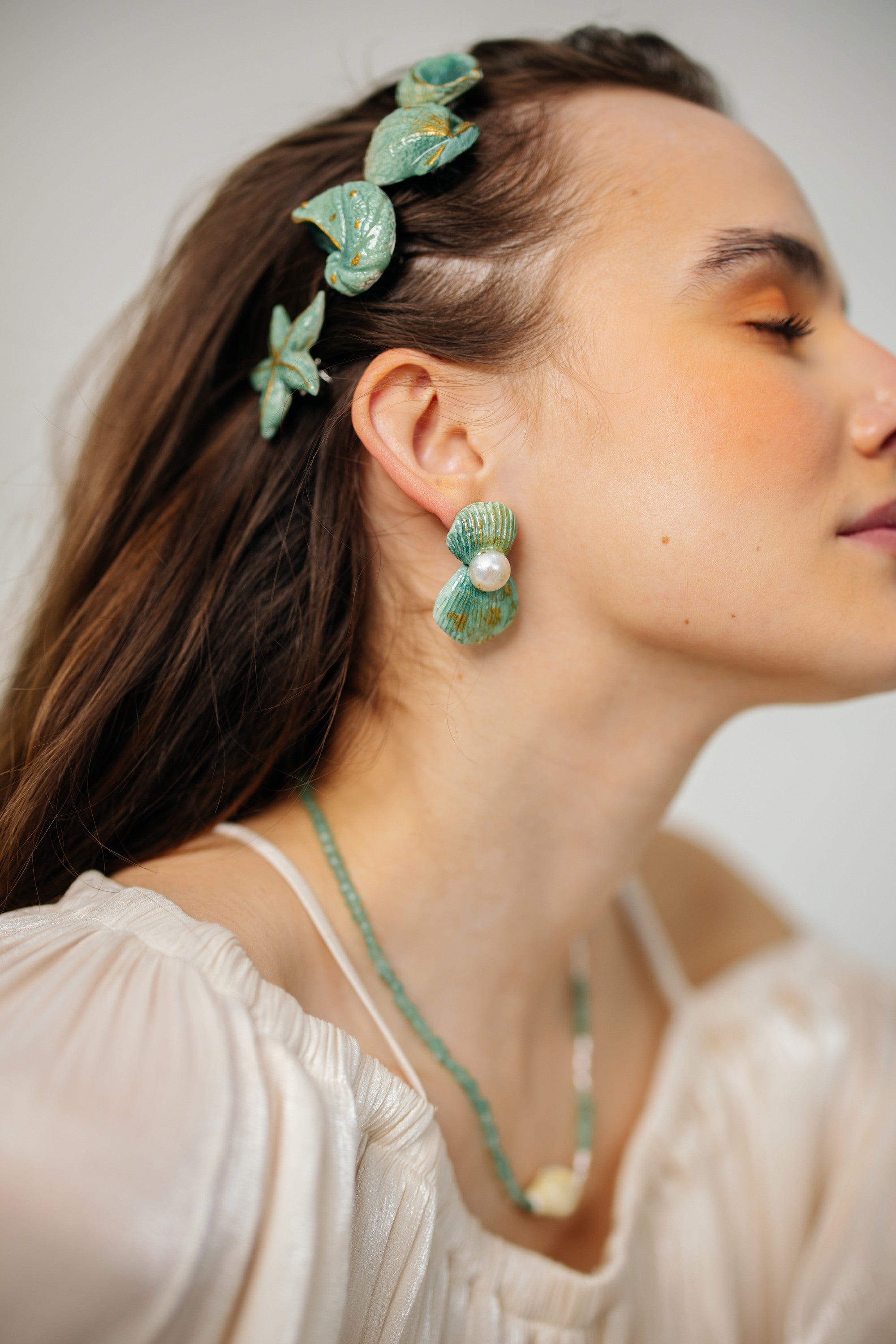 HIDDEN GEM - Pearl Detailed Seashell Earrings - S/S '26