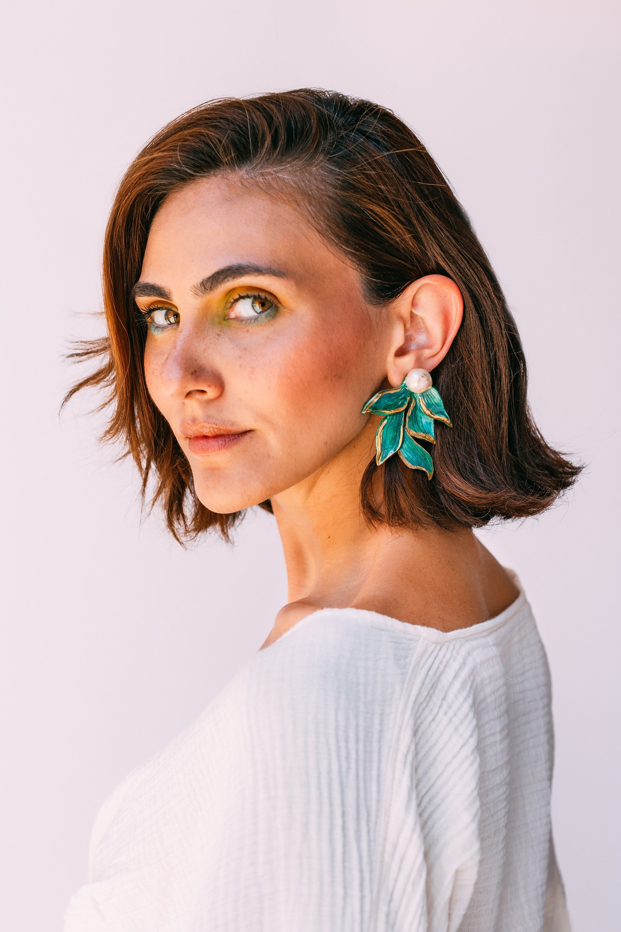 THALIA - Leaf and Pearl Detailed Earring