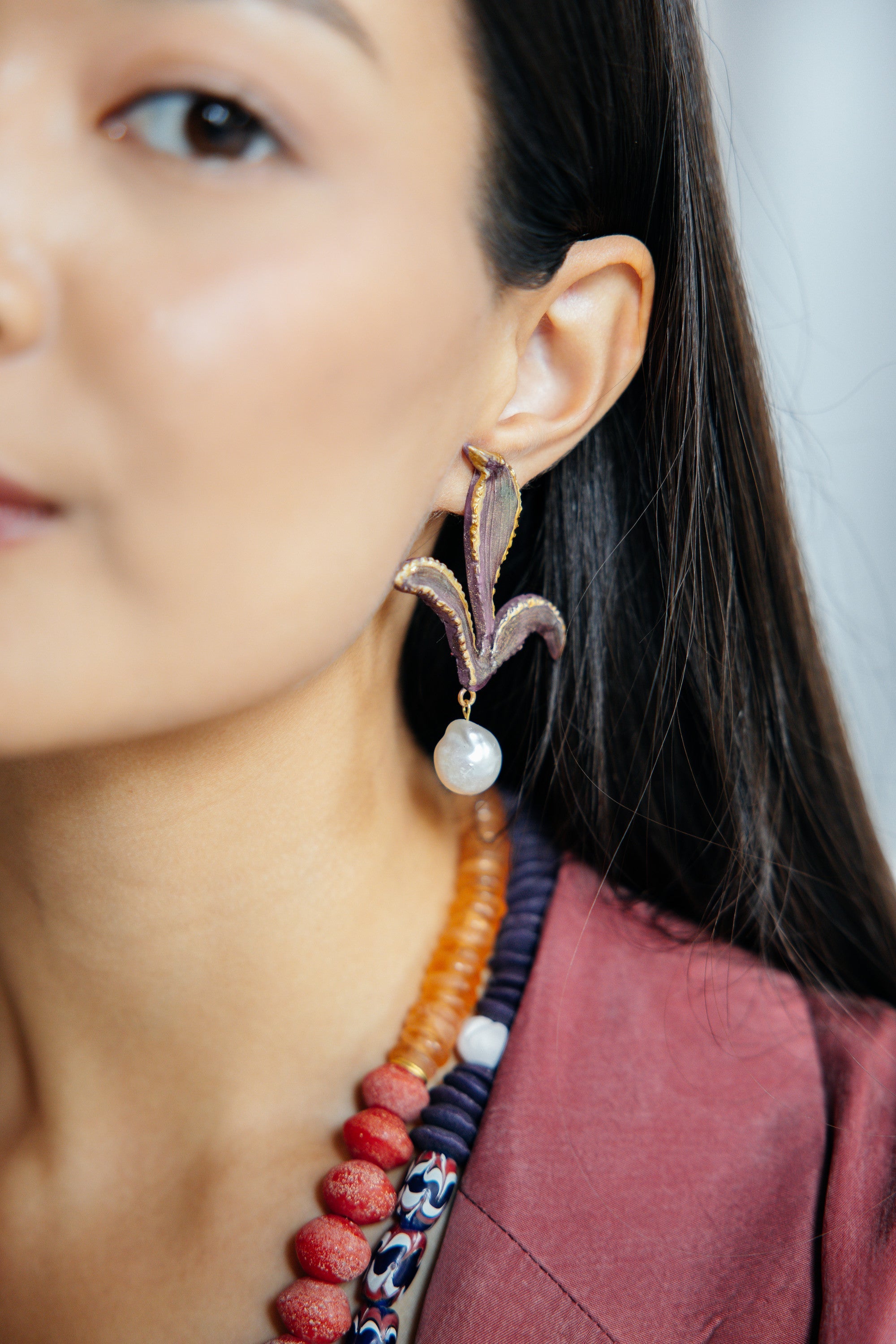ORABEL - Elegant Pearl Earring with Gold Details - A/W 25-26 Silent Reverie