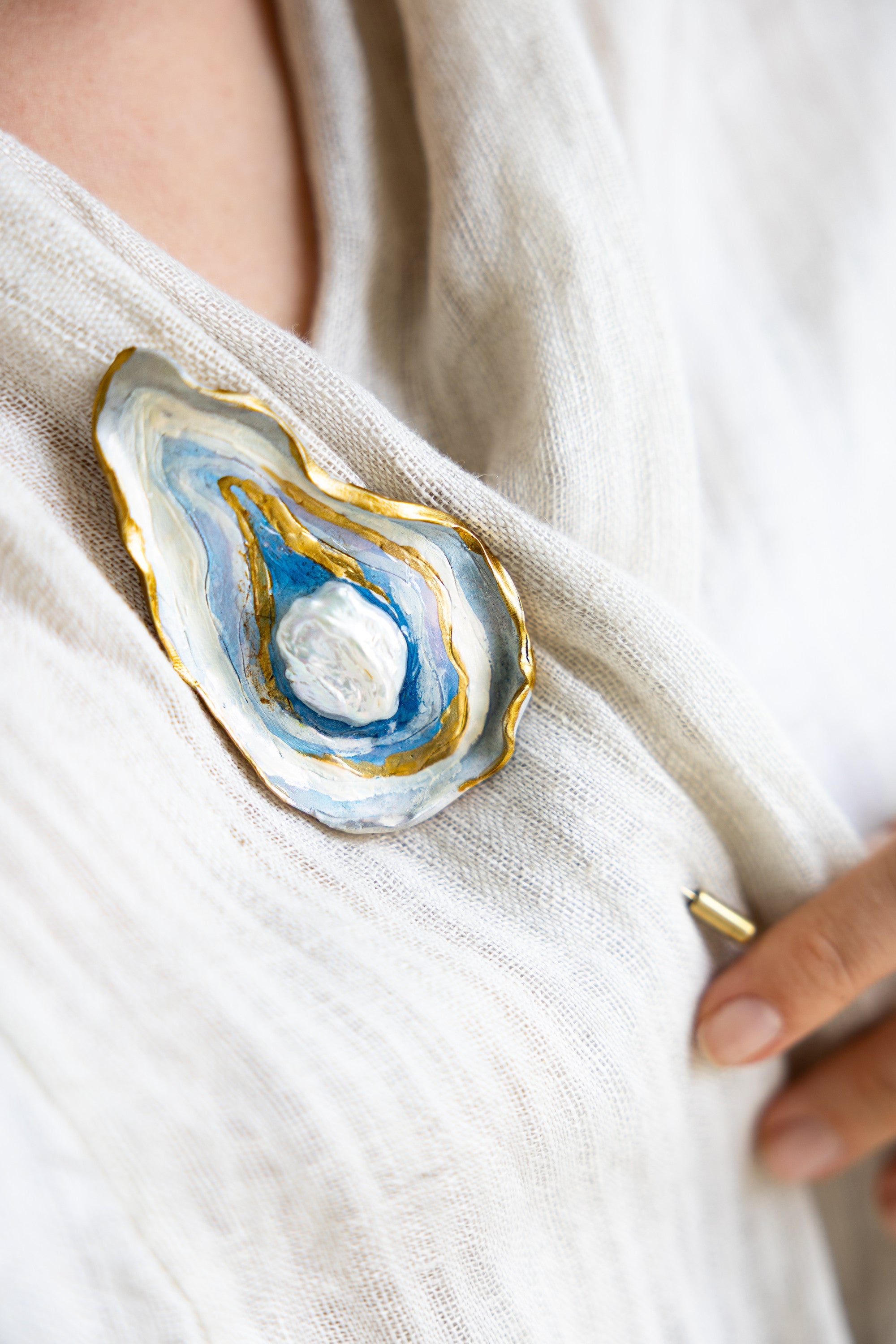 AZURE - Oyster Brooch