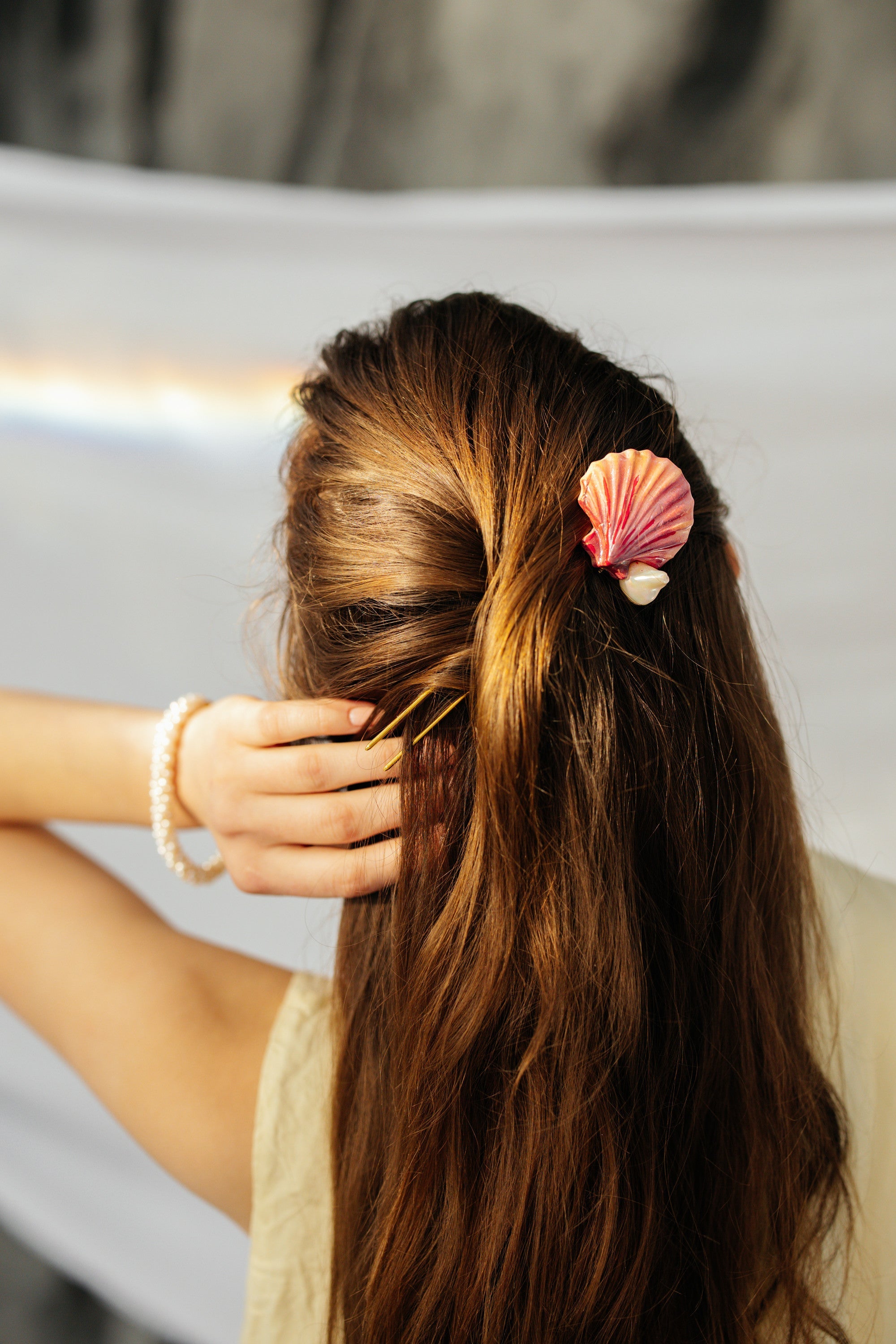 CORAL SHELL - Pearl Detailed Bun Hair Pin - S/S '26